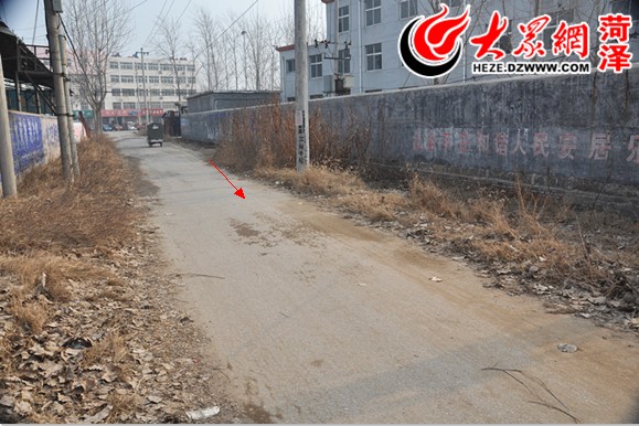 據村民介紹,李某在箭頭指向的地方被城管人員毆打。